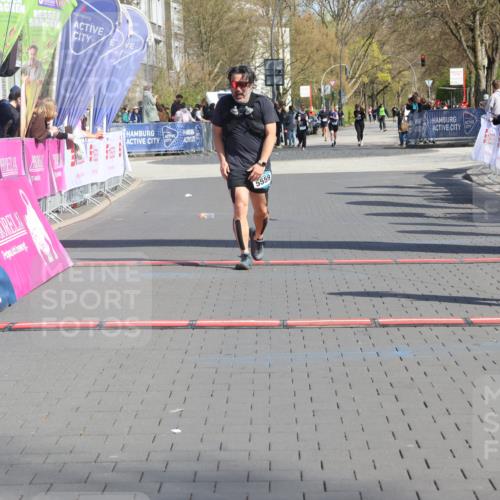 12.04.2026 - 45. Internationalen Wilhelmsburger Insellauf Strokosch-Dieckow http://msf.ph/oto/9470350 12.04.2026 11:25:37 Ziel 4146, 4519, 5559 meine-sportfotos.de