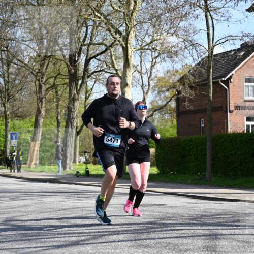 12.04.2026 - 45. Internationalen Wilhelmsburger Insellauf J. Mangold http://msf.ph/oto/9470382 12.04.2026 11:20:37 Ziel 4374, 4258, 4257, 5471, 3873, 5558, 3610 meine-sportfotos.de