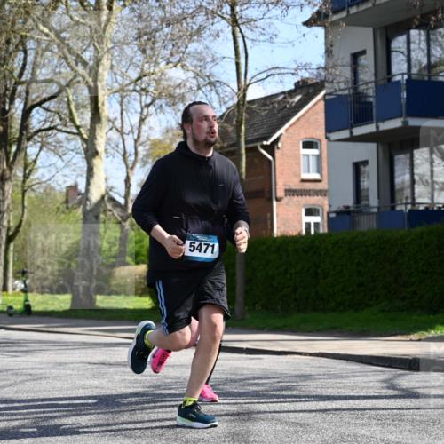 12.04.2026 - 45. Internationalen Wilhelmsburger Insellauf J. Mangold http://msf.ph/oto/9470407 12.04.2026 11:20:37 Ziel 4374, 4258, 4257, 5471, 3873, 5558, 3610 meine-sportfotos.de