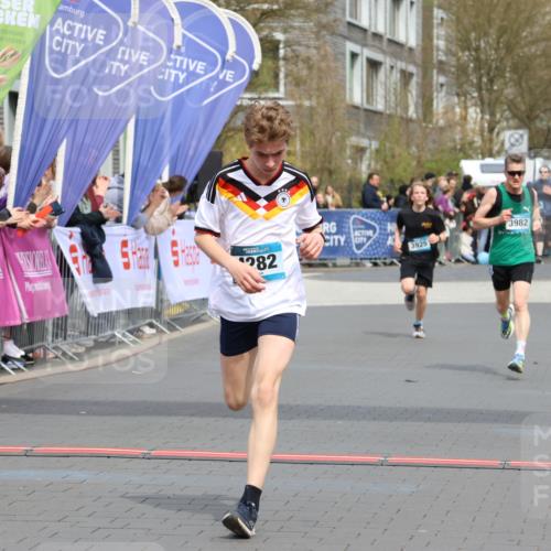 12.04.2026 - 45. Internationalen Wilhelmsburger Insellauf Strokosch-Dieckow http://msf.ph/oto/9470420 12.04.2026 12:51:37 Ziel 4282, 3982, 3925 meine-sportfotos.de