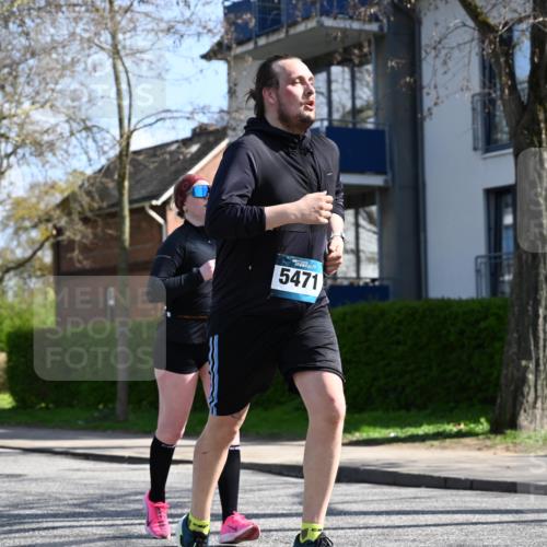 12.04.2026 - 45. Internationalen Wilhelmsburger Insellauf J. Mangold http://msf.ph/oto/9470425 12.04.2026 11:20:38 Ziel 4374, 4258, 4257, 5471, 3873, 5558, 3610 meine-sportfotos.de