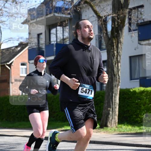 12.04.2026 - 45. Internationalen Wilhelmsburger Insellauf J. Mangold http://msf.ph/oto/9470430 12.04.2026 11:20:38 Ziel 4374, 4258, 4257, 5471, 3873, 5558, 3610 meine-sportfotos.de