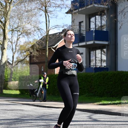 12.04.2026 - 45. Internationalen Wilhelmsburger Insellauf J. Mangold http://msf.ph/oto/9470479 12.04.2026 11:20:55 Ziel 3873, 5558, 3610, 3808, 3537, 3205 meine-sportfotos.de