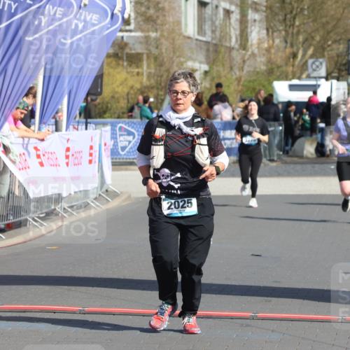 12.04.2026 - 45. Internationalen Wilhelmsburger Insellauf Strokosch-Dieckow http://msf.ph/oto/9470509 12.04.2026 11:25:55 Ziel 2025, 2542 meine-sportfotos.de