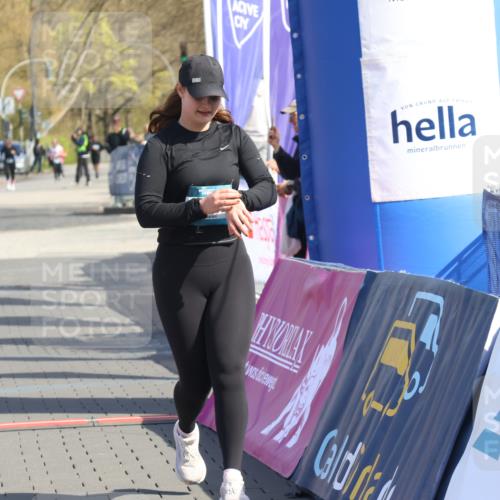 12.04.2026 - 45. Internationalen Wilhelmsburger Insellauf Strokosch-Dieckow http://msf.ph/oto/9470529 12.04.2026 11:25:59 Ziel 2025, 2542, 3168, 3775 meine-sportfotos.de