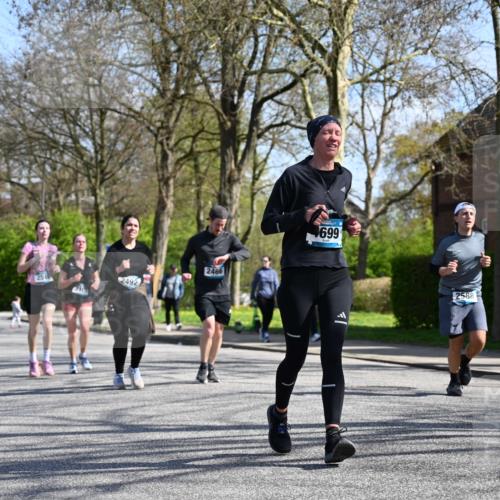 12.04.2026 - 45. Internationalen Wilhelmsburger Insellauf J. Mangold http://msf.ph/oto/9470536 12.04.2026 11:21:35 Ziel 3808, 3537, 3205, 2588, 2518, 2108, 2492, 2466, 4699, 2146, 4813, 3579 meine-sportfotos.de
