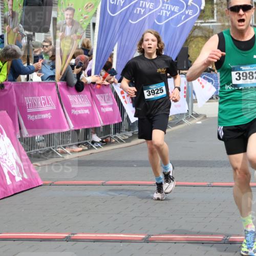 12.04.2026 - 45. Internationalen Wilhelmsburger Insellauf Strokosch-Dieckow http://msf.ph/oto/9470545 12.04.2026 12:51:41 Ziel 4282, 3982, 3925 meine-sportfotos.de