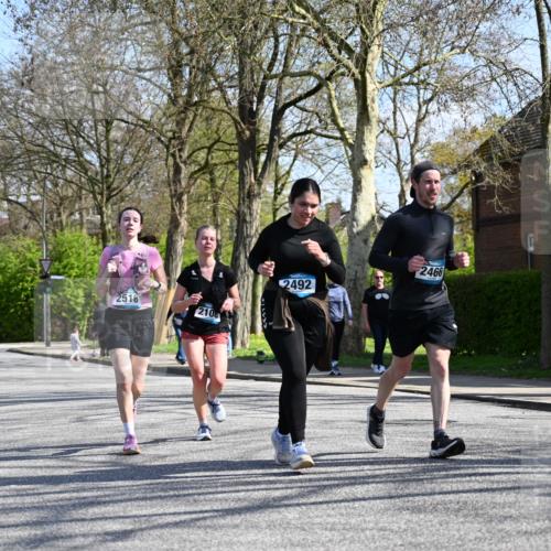 12.04.2026 - 45. Internationalen Wilhelmsburger Insellauf J. Mangold http://msf.ph/oto/9470577 12.04.2026 11:21:37 Ziel 3537, 3205, 2588, 2518, 2108, 2492, 2466, 4699, 2146, 4813, 3579 meine-sportfotos.de
