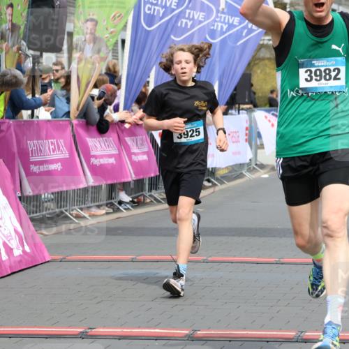 12.04.2026 - 45. Internationalen Wilhelmsburger Insellauf Strokosch-Dieckow http://msf.ph/oto/9470578 12.04.2026 12:51:41 Ziel 4282, 3982, 3925 meine-sportfotos.de