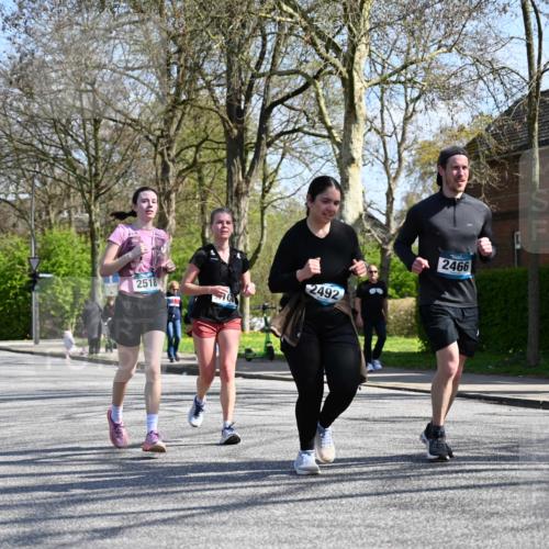 12.04.2026 - 45. Internationalen Wilhelmsburger Insellauf J. Mangold http://msf.ph/oto/9470584 12.04.2026 11:21:38 Ziel 3537, 3205, 2588, 2518, 2108, 2492, 2466, 4699, 2146, 4813, 3579 meine-sportfotos.de