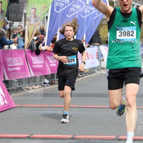 12.04.2026 - 45. Internationalen Wilhelmsburger Insellauf Strokosch-Dieckow http://msf.ph/oto/9470591 12.04.2026 12:51:41 Ziel 4282, 3982, 3925 meine-sportfotos.de