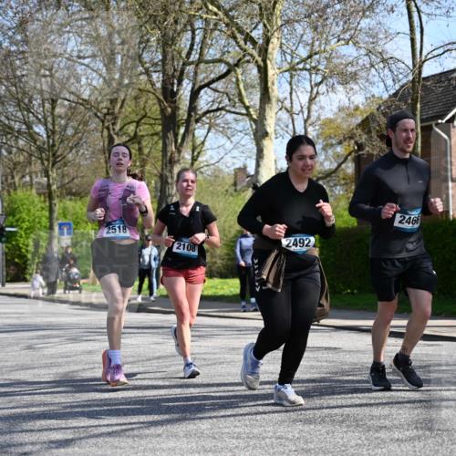12.04.2026 - 45. Internationalen Wilhelmsburger Insellauf J. Mangold http://msf.ph/oto/9470595 12.04.2026 11:21:38 Ziel 3537, 3205, 2588, 2518, 2108, 2492, 2466, 4699, 2146, 4813, 3579 meine-sportfotos.de