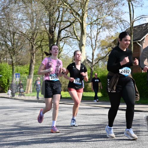 12.04.2026 - 45. Internationalen Wilhelmsburger Insellauf J. Mangold http://msf.ph/oto/9470608 12.04.2026 11:21:38 Ziel 3537, 3205, 2588, 2518, 2108, 2492, 2466, 4699, 2146, 4813, 3579 meine-sportfotos.de