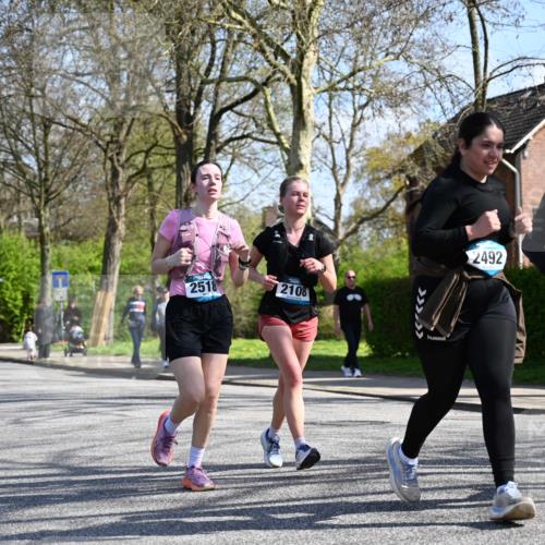 12.04.2026 - 45. Internationalen Wilhelmsburger Insellauf J. Mangold http://msf.ph/oto/9470610 12.04.2026 11:21:38 Ziel 3537, 3205, 2588, 2518, 2108, 2492, 2466, 4699, 2146, 4813, 3579 meine-sportfotos.de