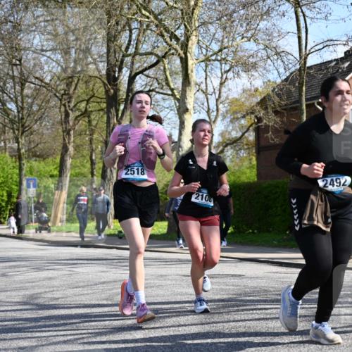 12.04.2026 - 45. Internationalen Wilhelmsburger Insellauf J. Mangold http://msf.ph/oto/9470616 12.04.2026 11:21:39 Ziel 3537, 3205, 2588, 2518, 2108, 2492, 2466, 4699, 2146, 4813, 2146, 4813, 3579 meine-sportfotos.de