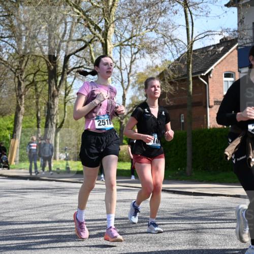 12.04.2026 - 45. Internationalen Wilhelmsburger Insellauf J. Mangold http://msf.ph/oto/9470628 12.04.2026 11:21:39 Ziel 3537, 3205, 2588, 2518, 2108, 2492, 2466, 4699, 2146, 4813, 2146, 4813, 3579 meine-sportfotos.de