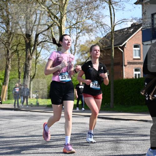 12.04.2026 - 45. Internationalen Wilhelmsburger Insellauf J. Mangold http://msf.ph/oto/9470631 12.04.2026 11:21:39 Ziel 3537, 3205, 2588, 2518, 2108, 2492, 2466, 4699, 2146, 4813, 2146, 4813, 3579 meine-sportfotos.de