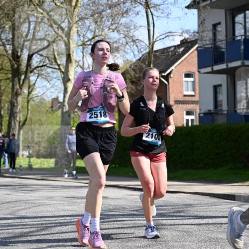 12.04.2026 - 45. Internationalen Wilhelmsburger Insellauf J. Mangold http://msf.ph/oto/9470639 12.04.2026 11:21:39 Ziel 3537, 3205, 2588, 2518, 2108, 2492, 2466, 4699, 2146, 4813, 2146, 4813, 3579 meine-sportfotos.de