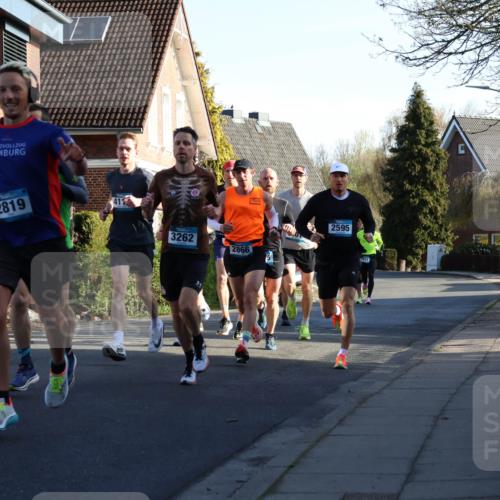 12.04.2026 - 45. Internationalen Wilhelmsburger Insellauf Yannick Fuchs http://msf.ph/oto/9470687 12.04.2026 08:55:07 Laufen 2819, 411, 3262, 2866, 2595, 671 meine-sportfotos.de