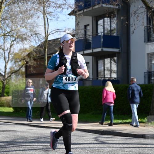 12.04.2026 - 45. Internationalen Wilhelmsburger Insellauf J. Mangold http://msf.ph/oto/9470688 12.04.2026 11:21:52 Ziel 2518, 2108, 2492, 2466, 4699, 2146, 4813, 3579, 3579 meine-sportfotos.de
