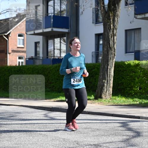 12.04.2026 - 45. Internationalen Wilhelmsburger Insellauf J. Mangold http://msf.ph/oto/9470704 12.04.2026 11:22:47 Ziel 2450, 2928, 2929, 5253, 5253, 3273 meine-sportfotos.de