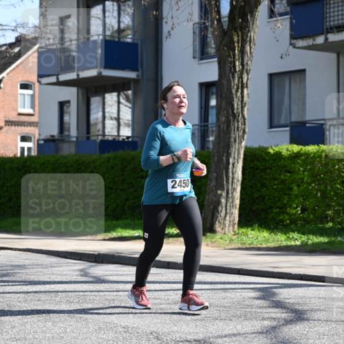 12.04.2026 - 45. Internationalen Wilhelmsburger Insellauf J. Mangold http://msf.ph/oto/9470706 12.04.2026 11:22:47 Ziel 2450, 2928, 2929, 5253, 5253, 3273 meine-sportfotos.de