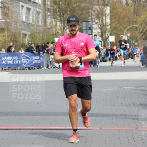 12.04.2026 - 45. Internationalen Wilhelmsburger Insellauf Strokosch-Dieckow http://msf.ph/oto/9470759 12.04.2026 12:51:55 Ziel 2959, 5860 meine-sportfotos.de