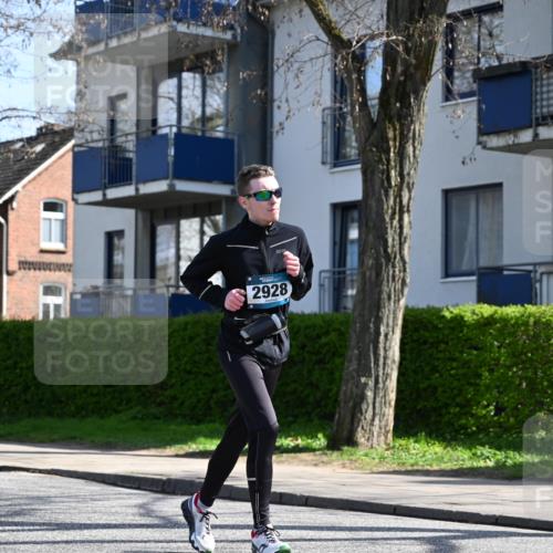 12.04.2026 - 45. Internationalen Wilhelmsburger Insellauf J. Mangold http://msf.ph/oto/9470762 12.04.2026 11:22:57 Ziel 2450, 2928, 2929, 5253, 3273, 2556, 2555, 5583 meine-sportfotos.de