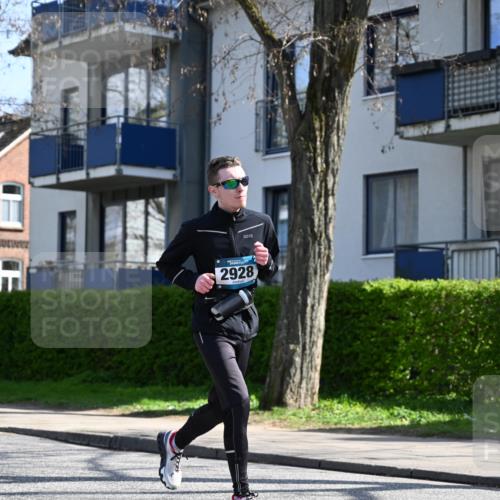 12.04.2026 - 45. Internationalen Wilhelmsburger Insellauf J. Mangold http://msf.ph/oto/9470763 12.04.2026 11:22:57 Ziel 2450, 2928, 2929, 5253, 3273, 2556, 2555, 5583 meine-sportfotos.de