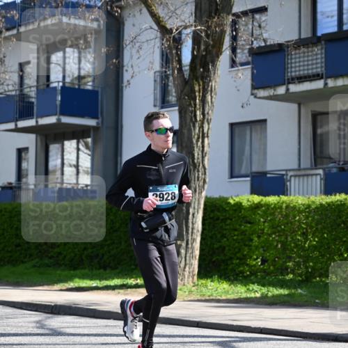 12.04.2026 - 45. Internationalen Wilhelmsburger Insellauf J. Mangold http://msf.ph/oto/9470765 12.04.2026 11:22:57 Ziel 2450, 2928, 2929, 5253, 3273, 2556, 2555, 5583 meine-sportfotos.de