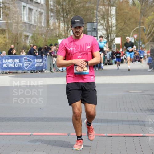 12.04.2026 - 45. Internationalen Wilhelmsburger Insellauf Strokosch-Dieckow http://msf.ph/oto/9470771 12.04.2026 12:51:55 Ziel 2959, 5860 meine-sportfotos.de