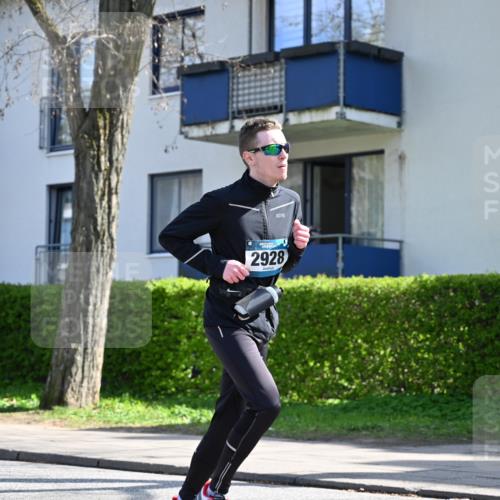 12.04.2026 - 45. Internationalen Wilhelmsburger Insellauf J. Mangold http://msf.ph/oto/9470777 12.04.2026 11:22:57 Ziel 2450, 2928, 2929, 5253, 3273, 2556, 2555, 5583 meine-sportfotos.de