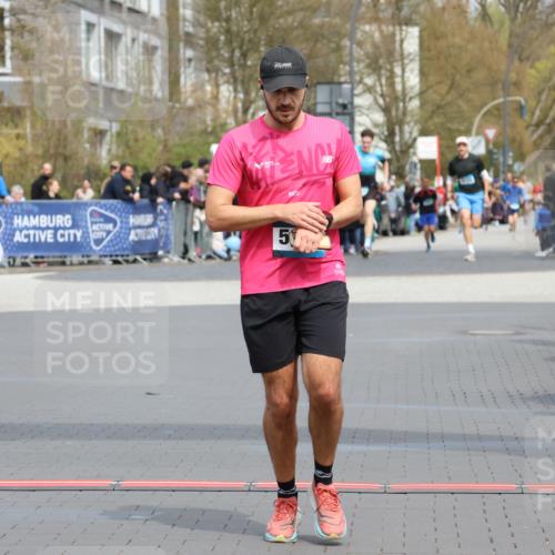 12.04.2026 - 45. Internationalen Wilhelmsburger Insellauf Strokosch-Dieckow http://msf.ph/oto/9470782 12.04.2026 12:51:55 Ziel 2959, 5860 meine-sportfotos.de