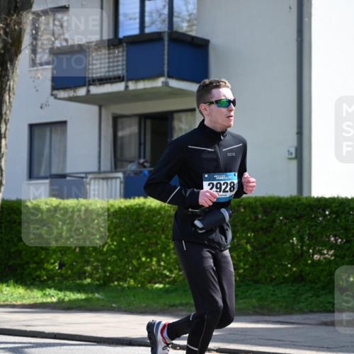 12.04.2026 - 45. Internationalen Wilhelmsburger Insellauf J. Mangold http://msf.ph/oto/9470783 12.04.2026 11:22:57 Ziel 2450, 2928, 2929, 5253, 3273, 2556, 2555, 5583 meine-sportfotos.de