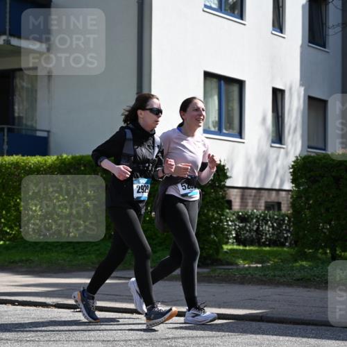 12.04.2026 - 45. Internationalen Wilhelmsburger Insellauf J. Mangold http://msf.ph/oto/9470795 12.04.2026 11:23:04 Ziel 2450, 2928, 2929, 5253, 3273, 2556, 2556, 2555, 5583 meine-sportfotos.de
