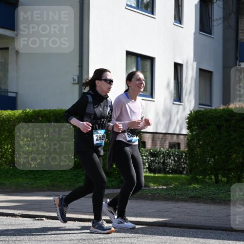 12.04.2026 - 45. Internationalen Wilhelmsburger Insellauf J. Mangold http://msf.ph/oto/9470797 12.04.2026 11:23:04 Ziel 2450, 2928, 2929, 5253, 3273, 2556, 2556, 2555, 5583 meine-sportfotos.de