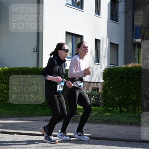 12.04.2026 - 45. Internationalen Wilhelmsburger Insellauf J. Mangold http://msf.ph/oto/9470799 12.04.2026 11:23:05 Ziel 2450, 2928, 2929, 5253, 3273, 2556, 2555, 2555, 5583 meine-sportfotos.de