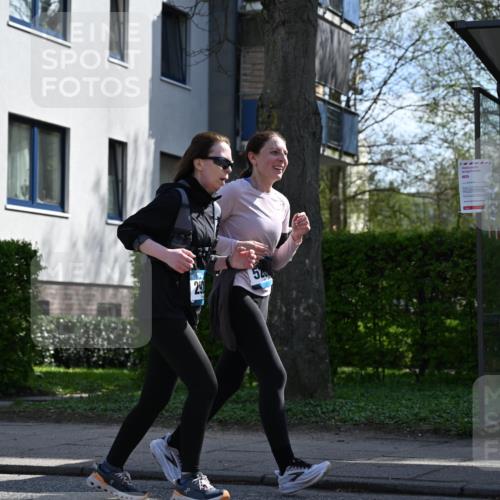 12.04.2026 - 45. Internationalen Wilhelmsburger Insellauf J. Mangold http://msf.ph/oto/9470811 12.04.2026 11:23:05 Ziel 2450, 2928, 2929, 5253, 3273, 2556, 2555, 2555, 5583 meine-sportfotos.de