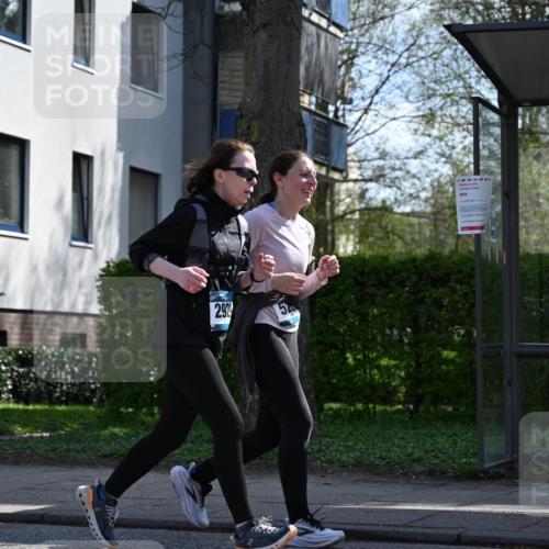 12.04.2026 - 45. Internationalen Wilhelmsburger Insellauf J. Mangold http://msf.ph/oto/9470814 12.04.2026 11:23:05 Ziel 2450, 2928, 2929, 5253, 3273, 2556, 2555, 2555, 5583 meine-sportfotos.de