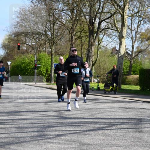 12.04.2026 - 45. Internationalen Wilhelmsburger Insellauf J. Mangold http://msf.ph/oto/9470815 12.04.2026 11:23:22 Ziel 2929, 5253, 3273, 2556, 2555, 5583 meine-sportfotos.de
