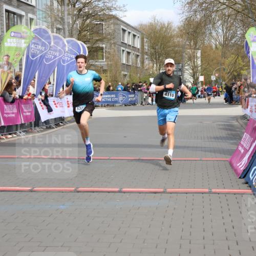 12.04.2026 - 45. Internationalen Wilhelmsburger Insellauf Strokosch-Dieckow http://msf.ph/oto/9470818 12.04.2026 12:52:01 Ziel 4110, 5307 meine-sportfotos.de