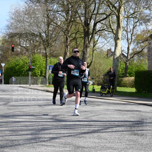 12.04.2026 - 45. Internationalen Wilhelmsburger Insellauf J. Mangold http://msf.ph/oto/9470822 12.04.2026 11:23:22 Ziel 2929, 5253, 3273, 2556, 2555, 5583 meine-sportfotos.de