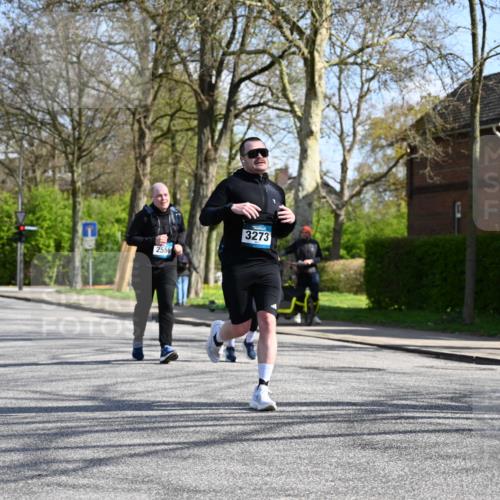 12.04.2026 - 45. Internationalen Wilhelmsburger Insellauf J. Mangold http://msf.ph/oto/9470847 12.04.2026 11:23:23 Ziel 2929, 5253, 3273, 2556, 2555, 5583 meine-sportfotos.de
