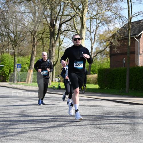 12.04.2026 - 45. Internationalen Wilhelmsburger Insellauf J. Mangold http://msf.ph/oto/9470854 12.04.2026 11:23:23 Ziel 2929, 5253, 3273, 2556, 2555, 5583 meine-sportfotos.de