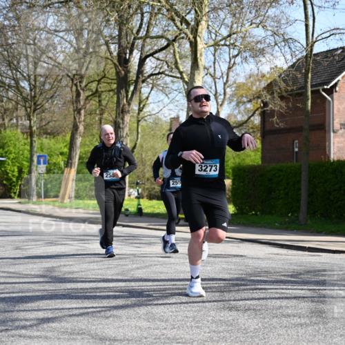 12.04.2026 - 45. Internationalen Wilhelmsburger Insellauf J. Mangold http://msf.ph/oto/9470861 12.04.2026 11:23:24 Ziel 5253, 3273, 2556, 2555, 5583 meine-sportfotos.de