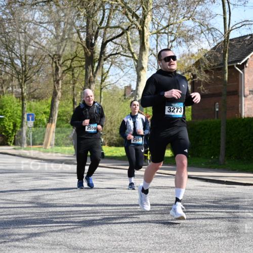 12.04.2026 - 45. Internationalen Wilhelmsburger Insellauf J. Mangold http://msf.ph/oto/9470865 12.04.2026 11:23:24 Ziel 5253, 3273, 2556, 2555, 5583 meine-sportfotos.de