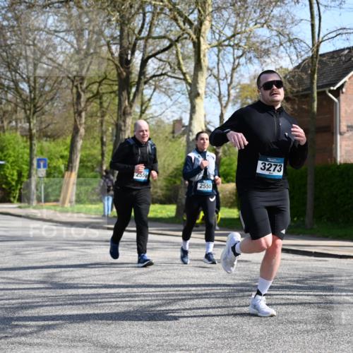 12.04.2026 - 45. Internationalen Wilhelmsburger Insellauf J. Mangold http://msf.ph/oto/9470870 12.04.2026 11:23:24 Ziel 5253, 3273, 2556, 2555, 5583 meine-sportfotos.de