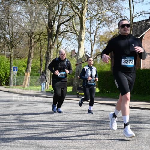 12.04.2026 - 45. Internationalen Wilhelmsburger Insellauf J. Mangold http://msf.ph/oto/9470876 12.04.2026 11:23:24 Ziel 5253, 3273, 2556, 2555, 5583 meine-sportfotos.de