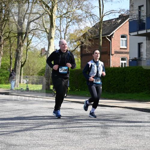 12.04.2026 - 45. Internationalen Wilhelmsburger Insellauf J. Mangold http://msf.ph/oto/9470897 12.04.2026 11:23:25 Ziel 3273, 2556, 2555, 5583 meine-sportfotos.de