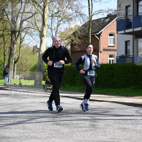 12.04.2026 - 45. Internationalen Wilhelmsburger Insellauf J. Mangold http://msf.ph/oto/9470899 12.04.2026 11:23:25 Ziel 3273, 2556, 2555, 5583 meine-sportfotos.de